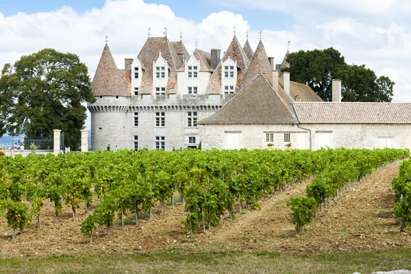 Monbazillac slott med vingård, aquitaine, Frankrike — Stockfoto