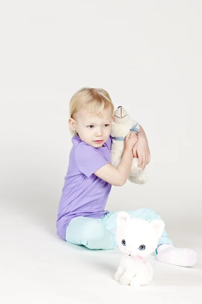 Bambina con giocattoli — Foto Stock