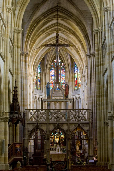 Интерьер базилики Notre-Dame-de-l 'Eoine, L' Epine, Champagne, France — стоковое фото
