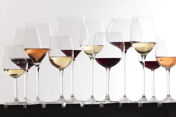 Natura morta di bicchieri di vino con vino Fotografia Stock