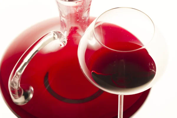 Glas wijn en Karaf met rode wijn — Stockfoto