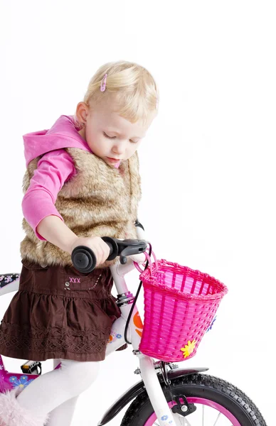 Bambina in sella alla bicicletta — Foto Stock