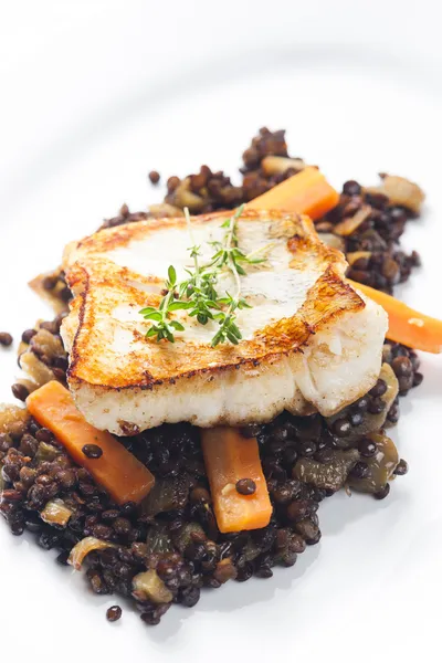 Mercimek ve havuç ile pikeperch fileto