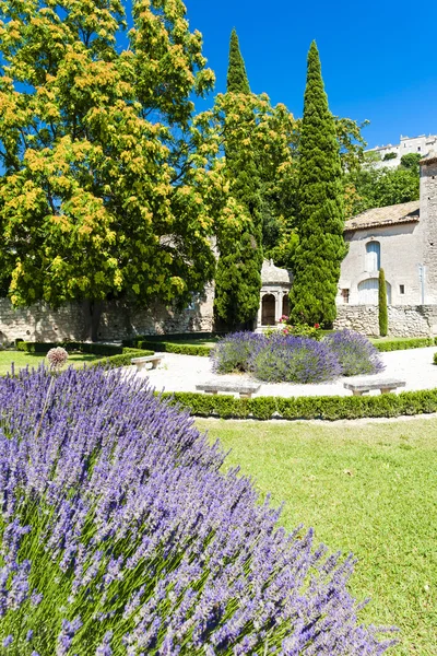 레 보드 프로방스, 프로방스, 우리 모두의 프랑스에 있는 정원 — 스톡 사진