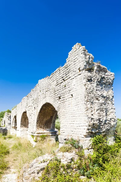 Ruiny rzymskiego akweduktu w pobliżu meunerie, Prowansja, Francja — Zdjęcie stockowe