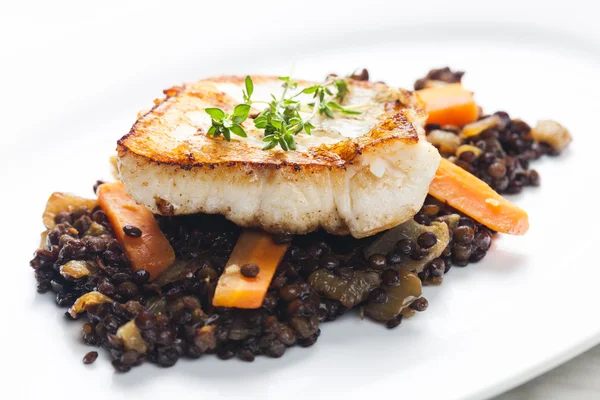 Pikeperch fillet with lentils and carrot — Stock Photo, Image