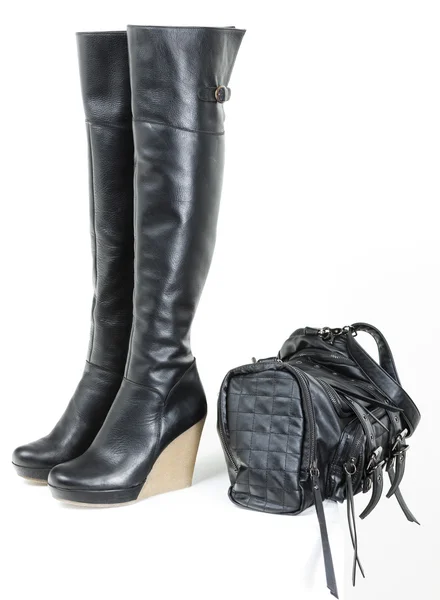 Fashionable platform black boots with a handbag — Stock Photo, Image