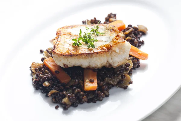 Pikeperch fillet with lentils and carrot — Stock Photo, Image