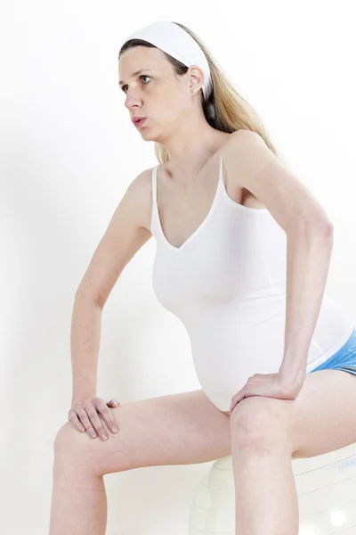 Portrait of pregnant woman doing exercises — Stock Photo, Image