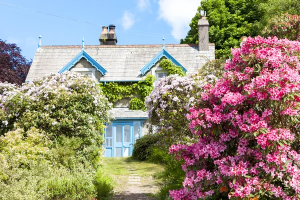 Dom z ogrodem, cumbria, Anglia — Zdjęcie stockowe
