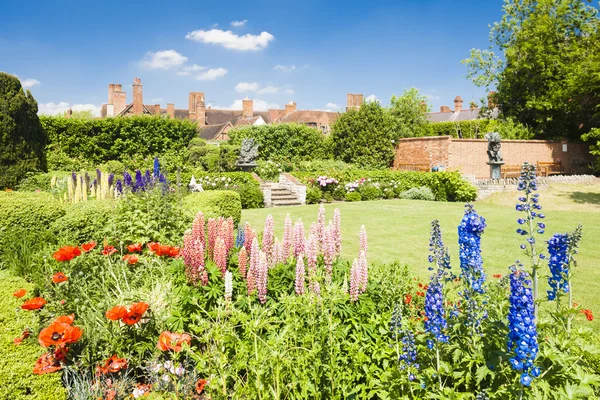 Nash hus och nya plats trädgård, stratford-upon-avon, warwickshi — Stockfoto