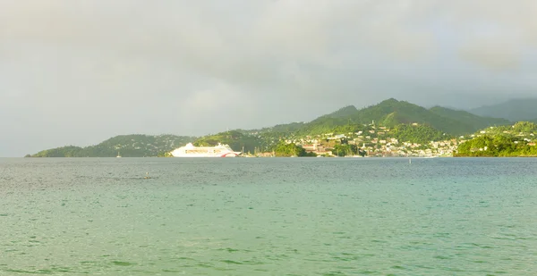 Kryssningsfartyg, Grand Anse Bay, Grenada — Stockfoto