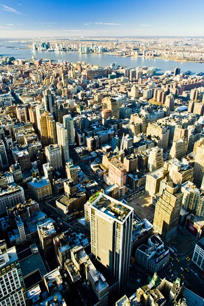 Вид на Манхэттен с Эмпайр-стейт-билдинг, Нью-Йорк , — стоковое фото