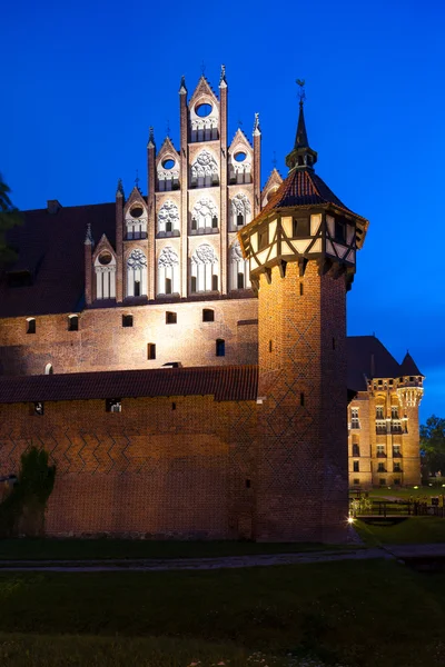 Malbork por la noche, Pomerania, Polonia — Foto de Stock