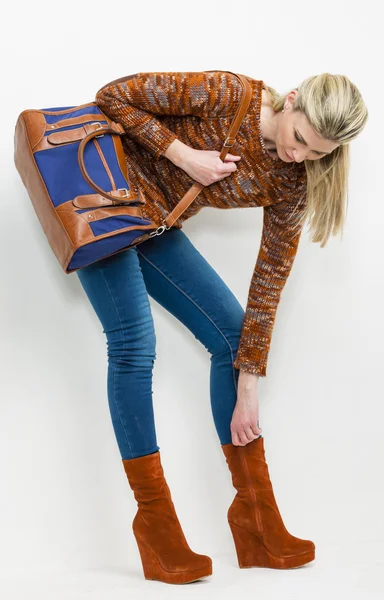 Standing woman wearing fashionable platform brown shoes with a h — Stock Photo, Image