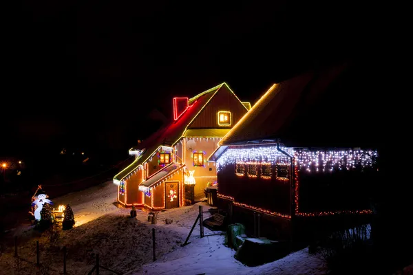 Huizen in de winter bij Kerstmis, Tsjechië — Stockfoto