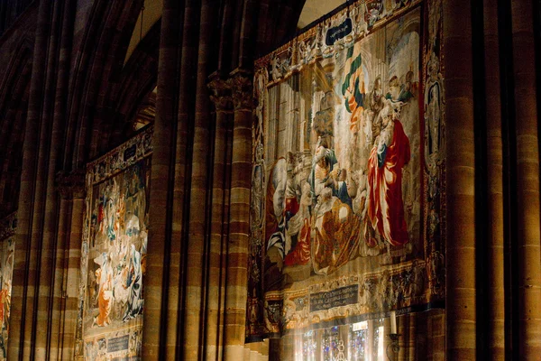 法国阿尔萨斯 · 史特拉斯堡大教堂巴黎圣母院的内部 — 图库照片