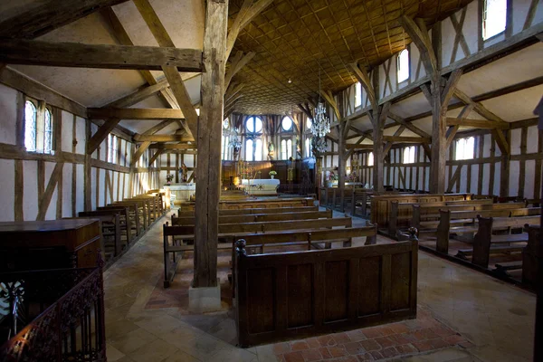 Interno della chiesa di Lentilles, Champagne, Francia — Foto Stock