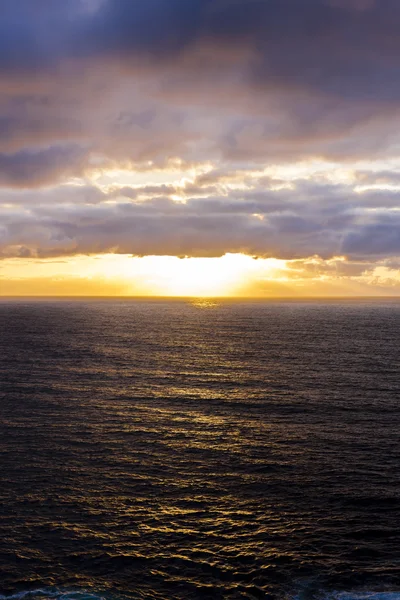 Sonnenuntergang über dem atlantischen Ozean, Schottland — Stockfoto