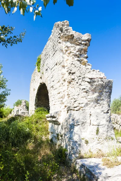 Pozůstatky římského akvaduktu poblíž meunerie, provence, Francie — Stock fotografie