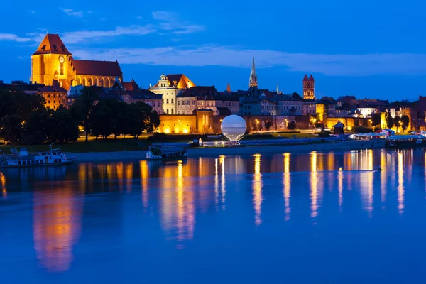 Casco antiguo de Torun por la noche, Kuyavia-Pomerania, Polonia — Foto de Stock