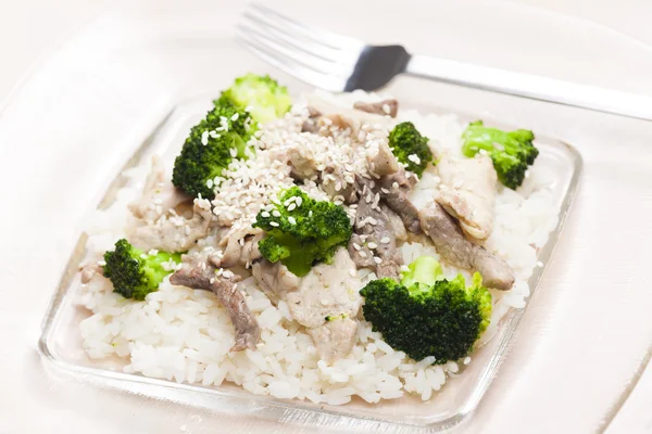 Carne di maiale con broccoli e riso — Foto Stock