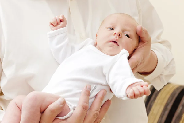 Bebé recién nacido niña — Foto de Stock