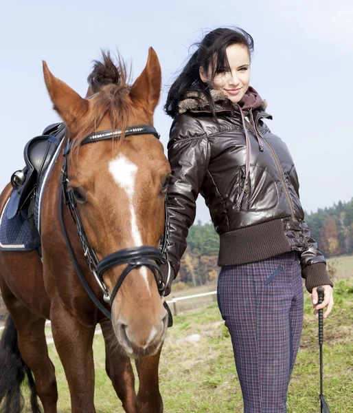 Retrato de equestre com seu cavalo — Fotografia de Stock