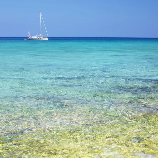 Yacht, Mer des Caraïbes, Mara la Gorda, Cuba Images De Stock Libres De Droits