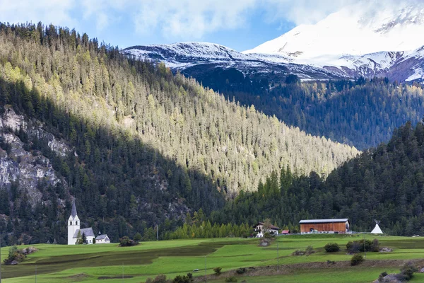 Paisaje de los Alpes cerca de Filisur, cantón Graubunden, Suiza —  Fotos de Stock