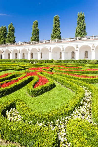 Kromeriz 궁전의 꽃밭 — 스톡 사진