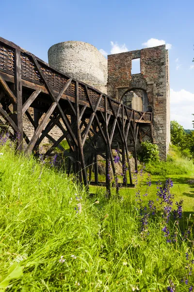 Ruïnes van krakovec kasteel — Stockfoto