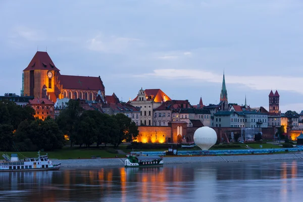 Cidade de Torun à noite — Fotografia de Stock