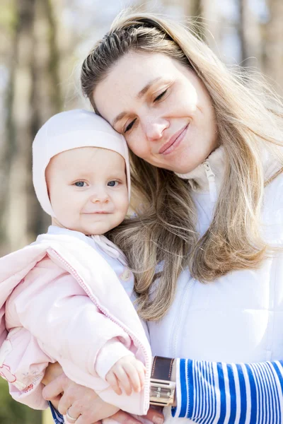 Moeder met dochtertje — Stockfoto