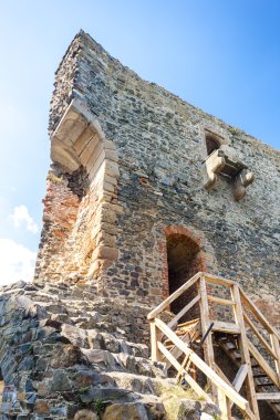 krakovec kalesi kalıntıları