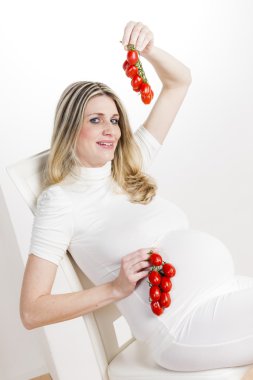 hamile kadın wirh domates