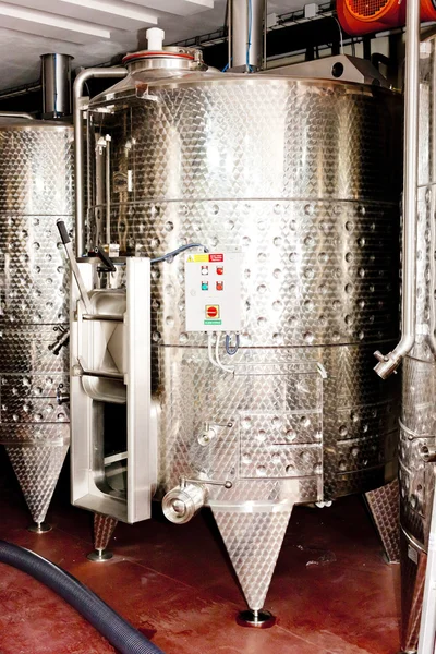 Winery içinde kontrollü fermentasyon — Stok fotoğraf