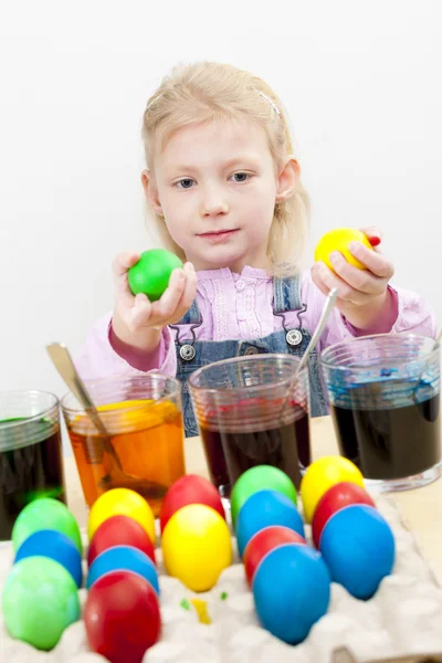 Litle girl coloring Easter eggs — Stock Photo, Image