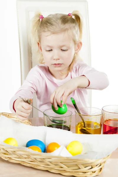 Girl during eggs coloration — Stock Photo, Image