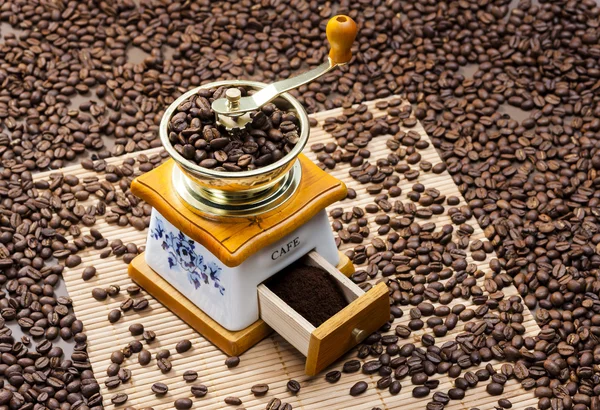 咖啡豆咖啡磨坊 — 图库照片