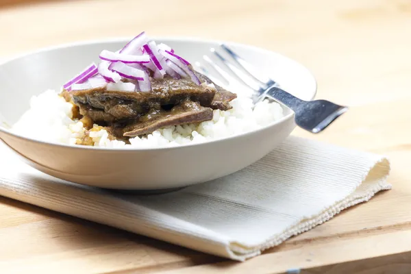 Filete de carne con cebolla y arroz —  Fotos de Stock