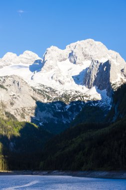 dağlar dachstein adlı