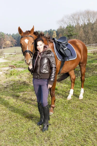 Reiten mit Pferd — Stockfoto