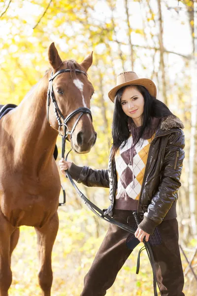 Ecuestre con su caballo — Foto de Stock