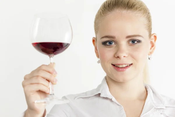 Vrouw met een glas wijn — Stockfoto