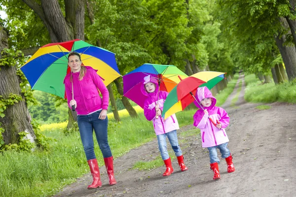 Family with umbrellas — Stock Photo, Image