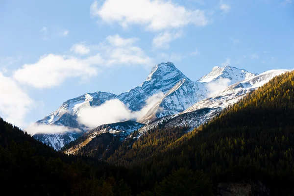 Alpen landschap in de buurt van filisur, Kanton graubunden, Zwitserland — Stockfoto