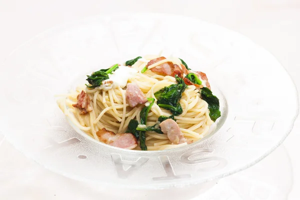 Spaghetti with spinach — Stock Photo, Image