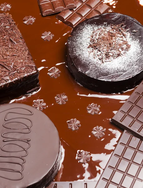 Schokolade mit Schokoladenkuchen — Stockfoto