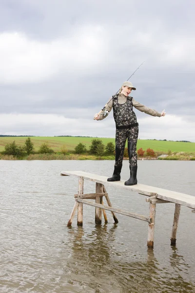 Mujer pescando — Foto de Stock